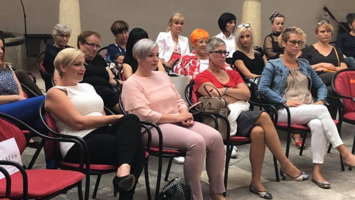 Ženski forum SD SAŠA z gostjama o enakosti spolov, pravicah žensk ...