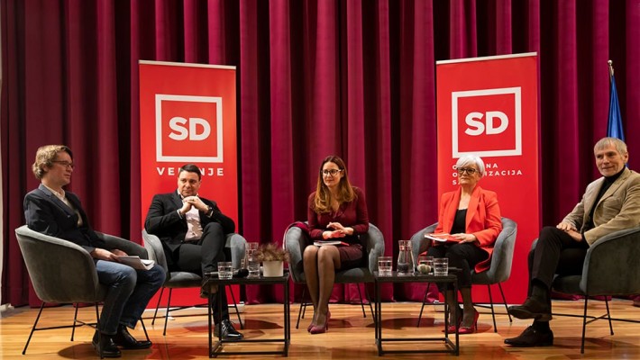 OKROGLA MIZA PREKARNOST NI PRIHODNOST DELA