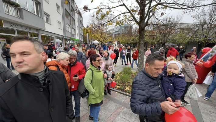 NA STOJNICI V MESTNEM SREDIŠČU S KANDIDATKO ZA PREDSEDNICO REPUBLIKE NATAŠO PIRC MUSAR
