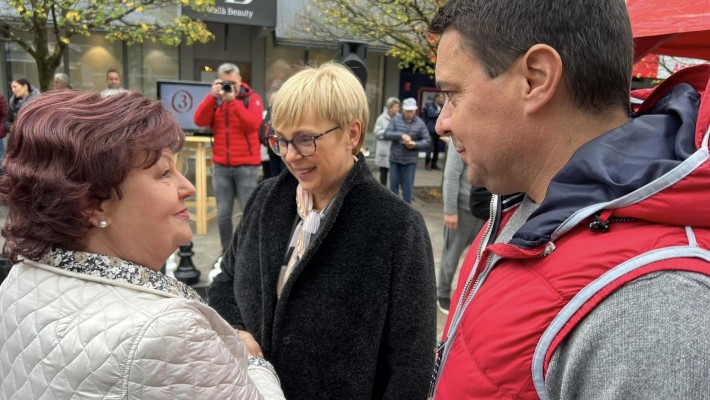 NA STOJNICI V MESTNEM SREDIŠČU S KANDIDATKO ZA PREDSEDNICO REPUBLIKE NATAŠO PIRC MUSAR
