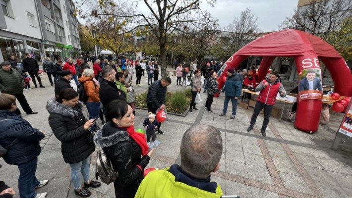 NA STOJNICI V MESTNEM SREDIŠČU S KANDIDATKO ZA PREDSEDNICO REPUBLIKE NATAŠO PIRC MUSAR
