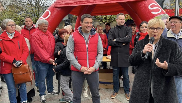 NA STOJNICI V MESTNEM SREDIŠČU S KANDIDATKO ZA PREDSEDNICO REPUBLIKE NATAŠO PIRC MUSAR