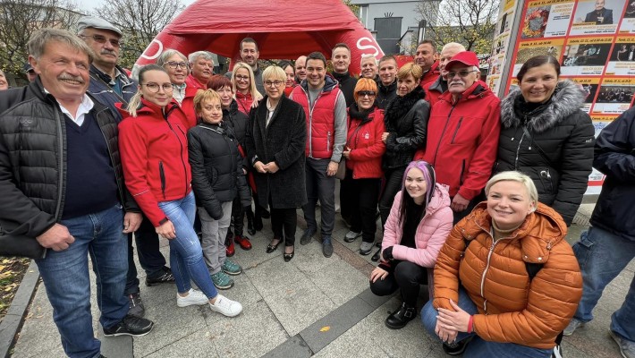 NA STOJNICI V MESTNEM SREDIŠČU S KANDIDATKO ZA PREDSEDNICO REPUBLIKE NATAŠO PIRC MUSAR
